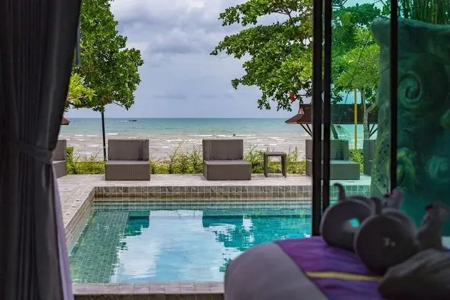 Deluxe Seaview Pool Access