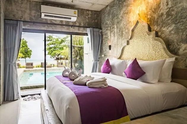 Deluxe Seaview Pool Access