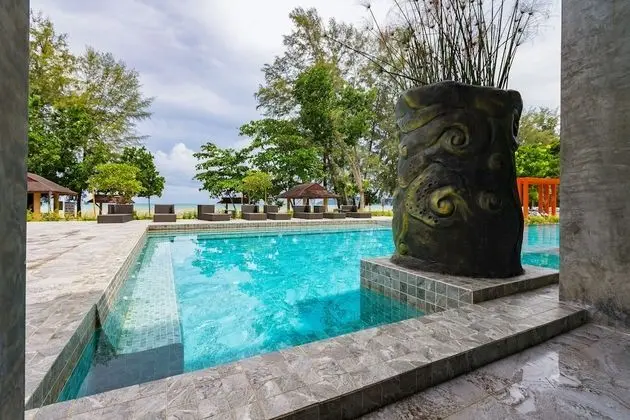 Deluxe Seaview Pool Access