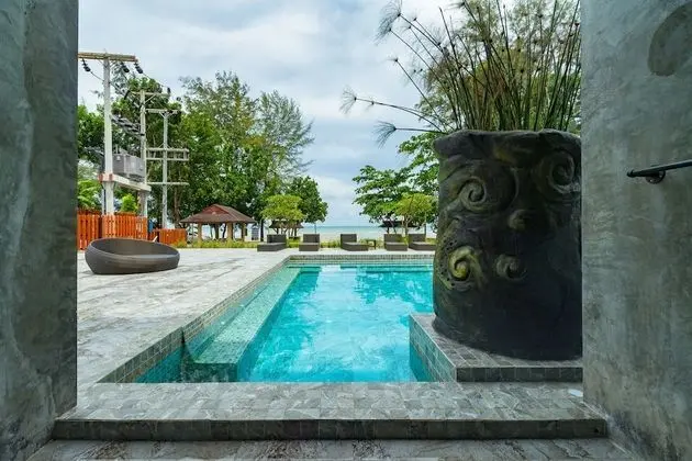 Deluxe Seaview Pool Access