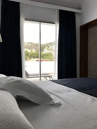 Tek Büyük Yataklı Oda, Teras, Kısmi Deniz Manzarası