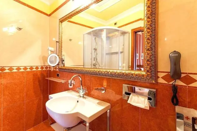 Deluxe Üç Kişilik Oda