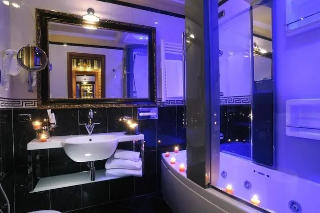 Deluxe Üç Kişilik Oda