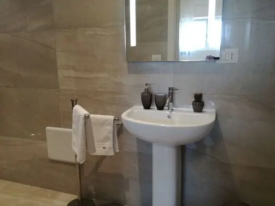 Luxury Tek Büyük Yataklı Oda, Veranda, Bahçeli