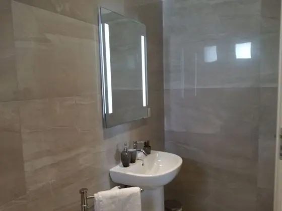 Luxury Tek Büyük Yataklı Oda, Veranda, Bahçeli