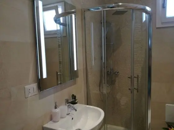 Royal Tek Büyük Yataklı Oda, 1 Büyük (Queen) Boy Yatak, Banyolu/Duşlu, Zemin Kat