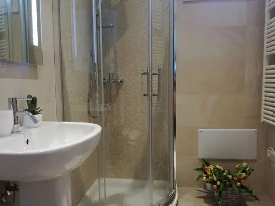 Royal Tek Büyük Yataklı Oda, 1 Büyük (Queen) Boy Yatak, Banyolu/Duşlu, Zemin Kat