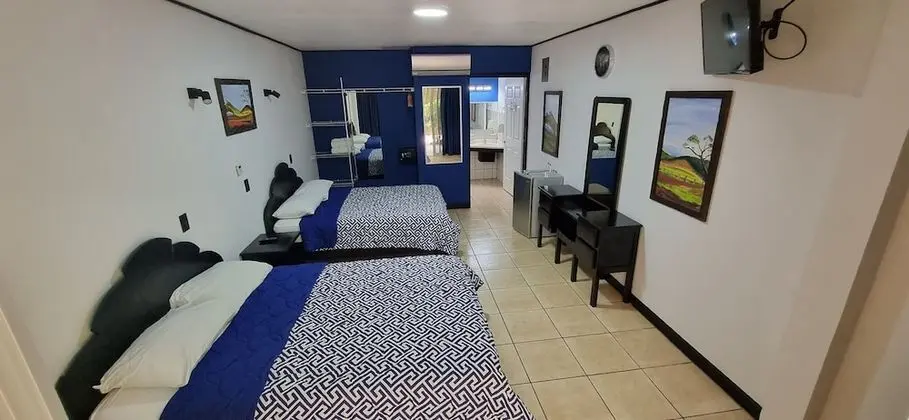Standard Oda, 2 Çift Kişilik Yatak, Havuz Manzaralı