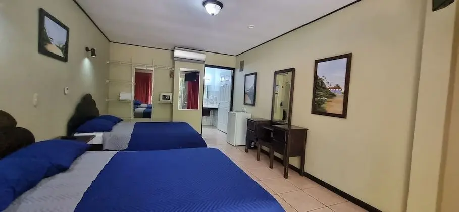 Standard Oda, 2 Çift Kişilik Yatak, Havuz Manzaralı