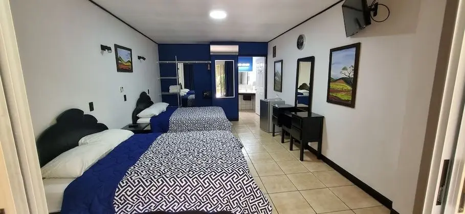 Standard Oda, 2 Çift Kişilik Yatak, Havuz Manzaralı