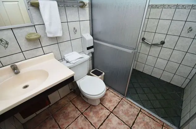 Standard Oda, 2 Çift Kişilik Yatak, Havuz Manzaralı