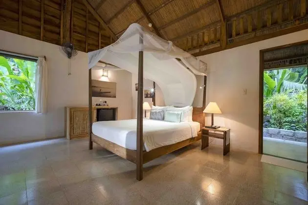 Deluxe Private Garden PLANTATION Bungalow