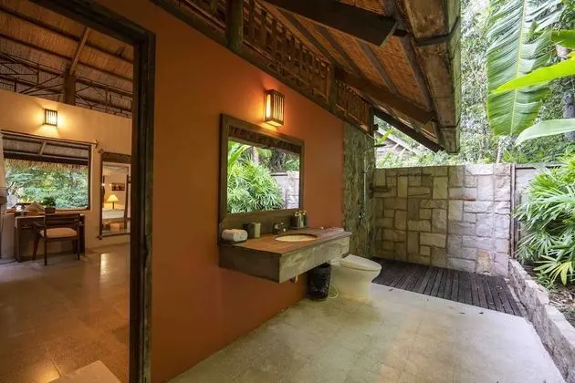 Deluxe Private Garden PLANTATION Bungalow