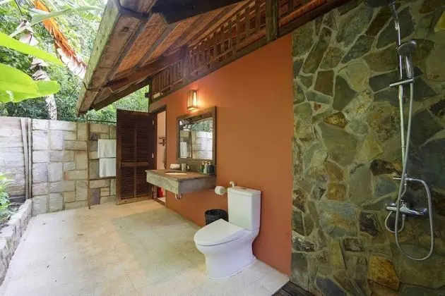 Deluxe Private Garden PLANTATION Bungalow