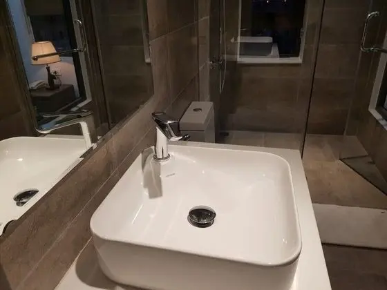 Stüdyo, 1 En Büyük (King) Boy Yatak (Seabreeze Windows)