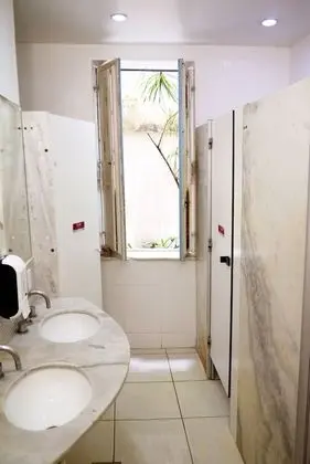 Basic Tek Büyük Yataklı Oda, Ortak Banyo