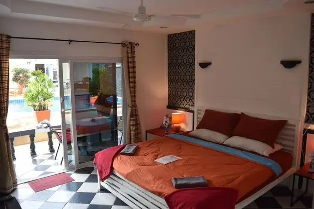Deluxe king size room