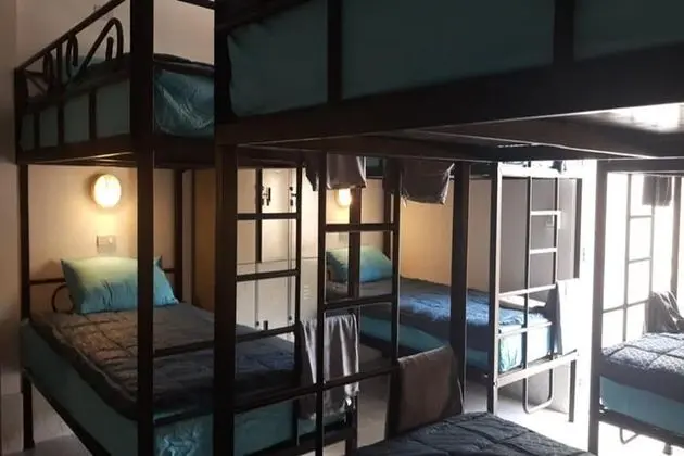 Family 4 bunk bed room - Shared Bathroom