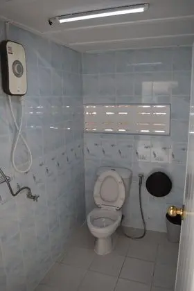 Family 4 bunk bed room - Shared Bathroom