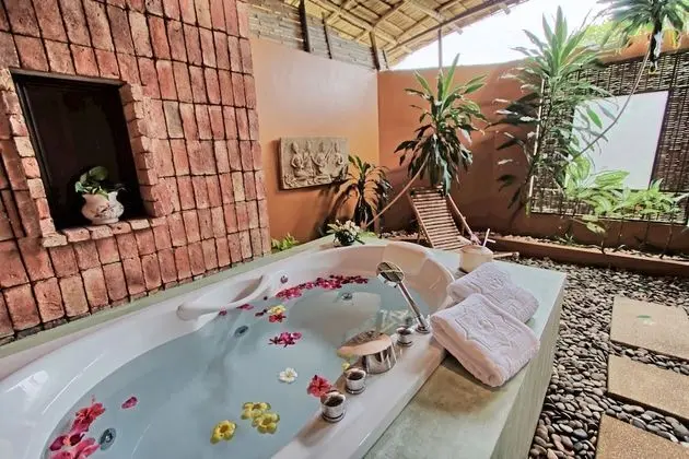 Deluxe Jacuzzi Villa