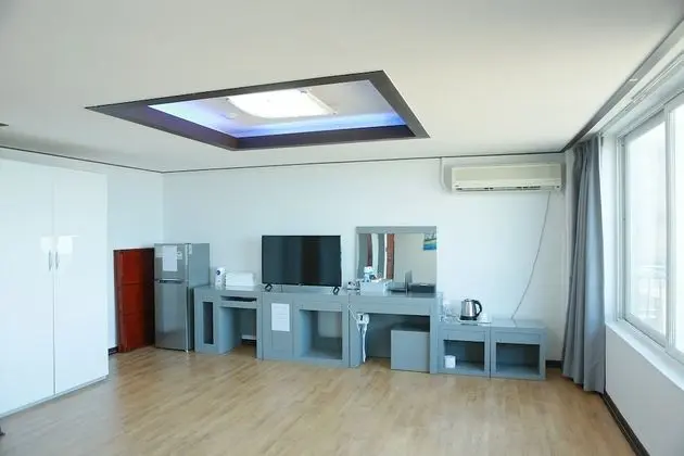 Gallery Suite, Kitchenette, Ocean View (Pension Type)