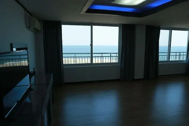 Gallery Suite, Kitchenette, Ocean View (Pension Type)