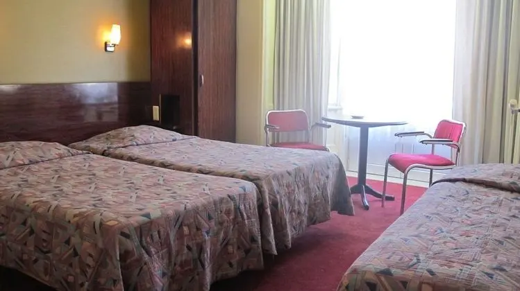 Üç Kişilik Oda