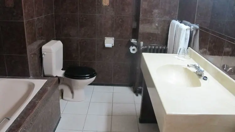 Üç Kişilik Oda