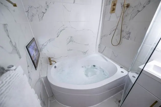 Deluxe Apart Daire, Sıcak Su Havuzu, Şehir Manzaralı (Apt 4)