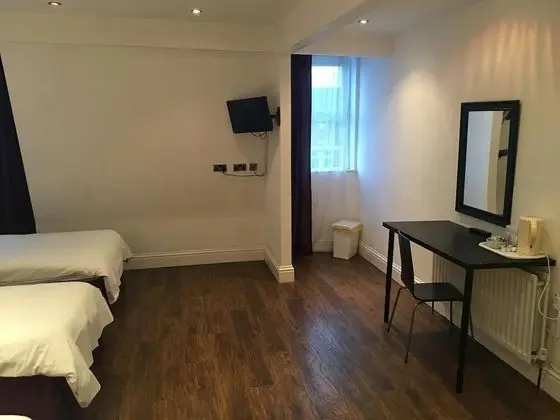 Dört Kişilik Oda, Ortak Banyo