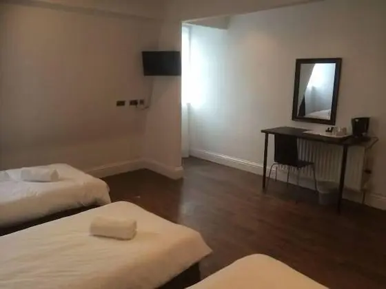 Dört Kişilik Oda, Ortak Banyo