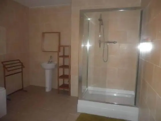 Dört Kişilik Oda, Ortak Banyo