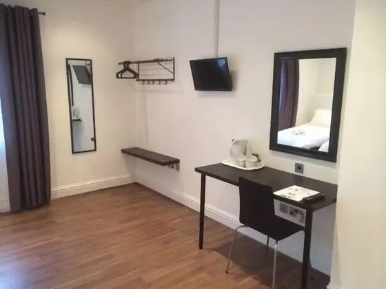 Dört Kişilik Oda, Ortak Banyo