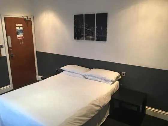 Tek Büyük Yataklı Oda, Banyolu/Duşlu