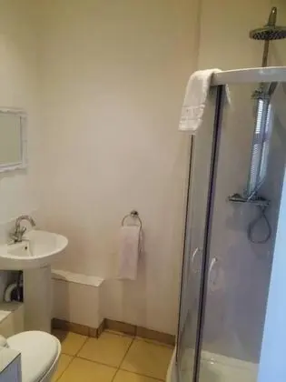 Tek Büyük Yataklı Oda, Banyolu/Duşlu