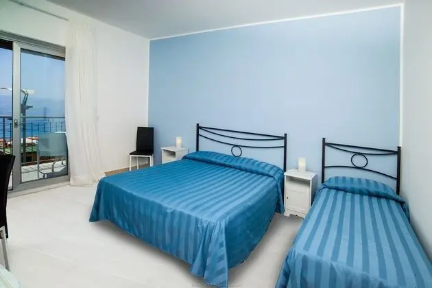 Tek Büyük Yataklı Oda, Balkon, Deniz Manzaralı