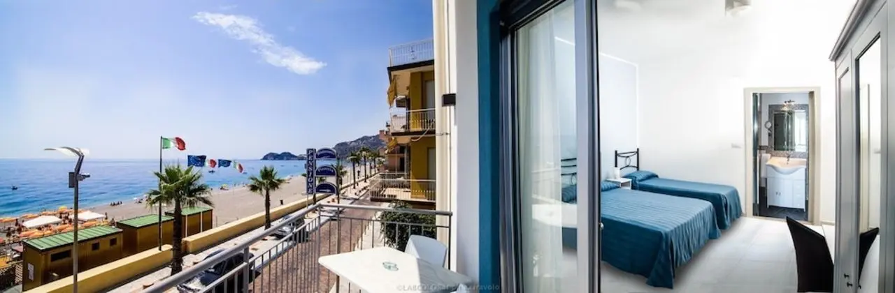 Tek Büyük Yataklı Oda, Balkon, Deniz Manzaralı