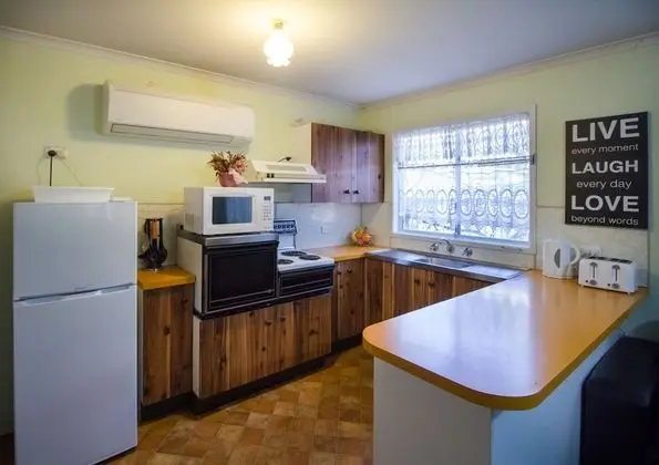 Ev, 2 Yatak Odası, 2 Banyolu (2-Bedroom House plus Caravan sleeps 2)