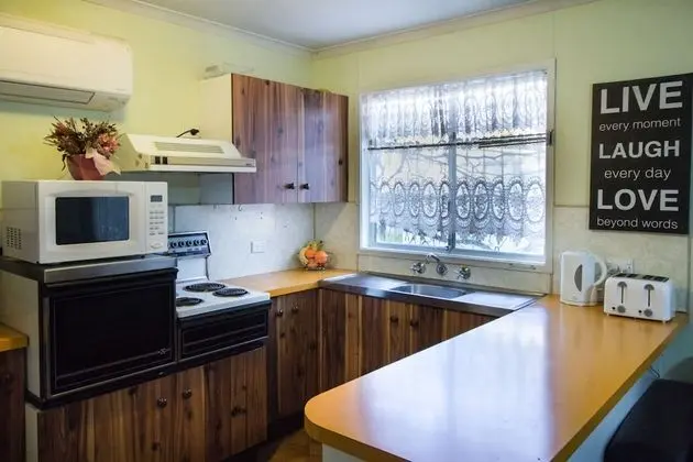 Ev, 2 Yatak Odası, 2 Banyolu (2-Bedroom House plus Caravan sleeps 2)