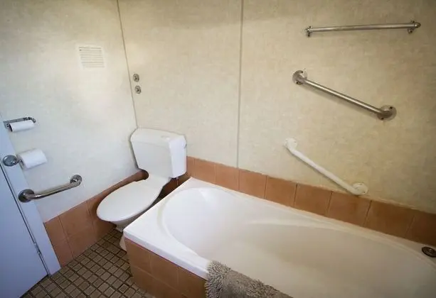 Ev, 2 Yatak Odası, 2 Banyolu (2-Bedroom House plus Caravan sleeps 2)