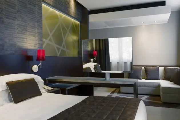 Junior Süit, 1 En Büyük (King) Boy Yatak ve Çekyat