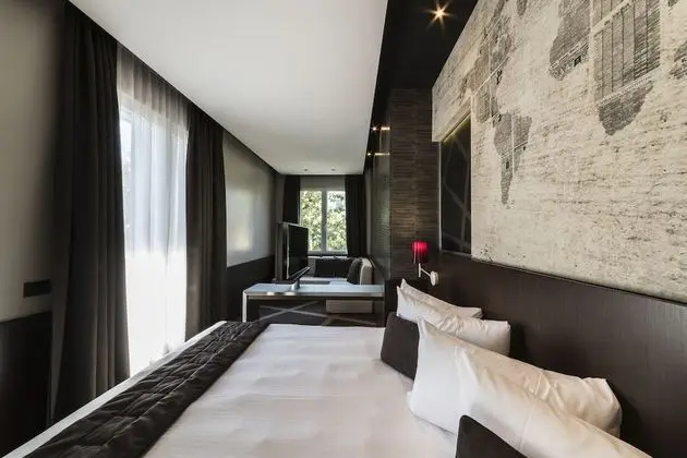 Junior Süit, 1 En Büyük (King) Boy Yatak ve Çekyat