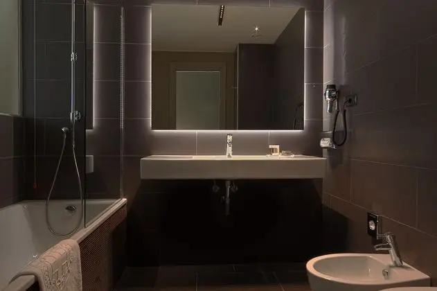 Junior Süit, 1 En Büyük (King) Boy Yatak ve Çekyat