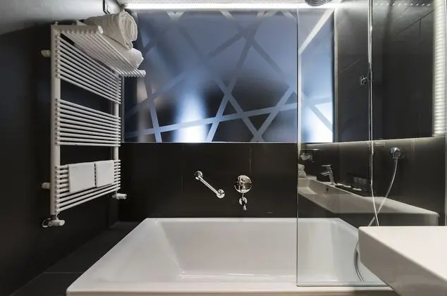 Junior Süit, 1 En Büyük (King) Boy Yatak ve Çekyat