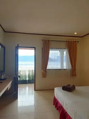 Deluxe Tek Büyük veya İki Ayrı Yataklı Oda, Göl Kenarı