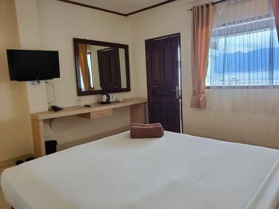Deluxe Tek Büyük veya İki Ayrı Yataklı Oda, Göl Kenarı