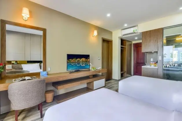 Deluxe Büyük Yataklı Tek Kişilik Oda, Havuz Manzaralı