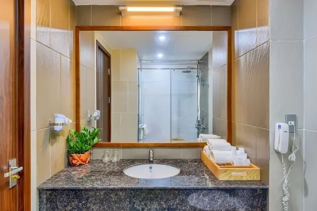 Deluxe Tek Büyük Yataklı Oda, Havuz Manzaralı