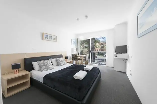 Deluxe Süit, 1 Büyük (Queen) Boy Yatak, Balkon, Kısmi Deniz Manzarası