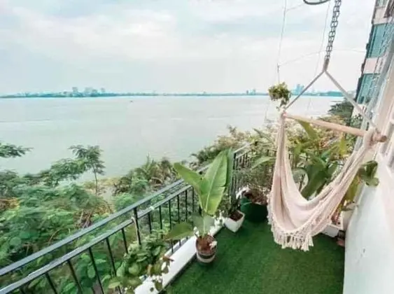 Deluxe Tek Büyük Yataklı Oda, Balkon, Göl Manzaralı